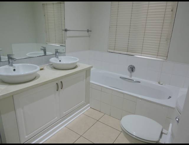 2 BEDROOM TOWNHOUSE TO LET IN SIMBITHI ECO ESTATE